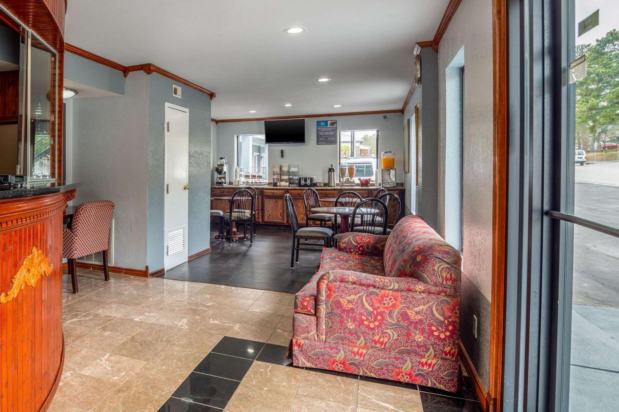 Rodeway Inn & Suites Fort Jackson Columbia Eksteriør billede
