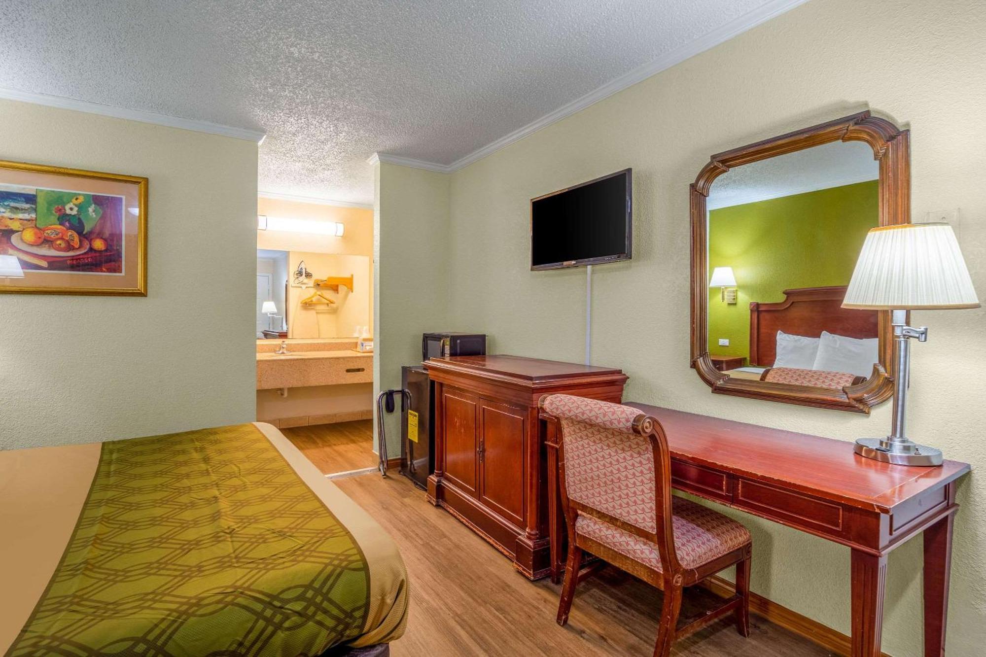 Rodeway Inn & Suites Fort Jackson Columbia Eksteriør billede