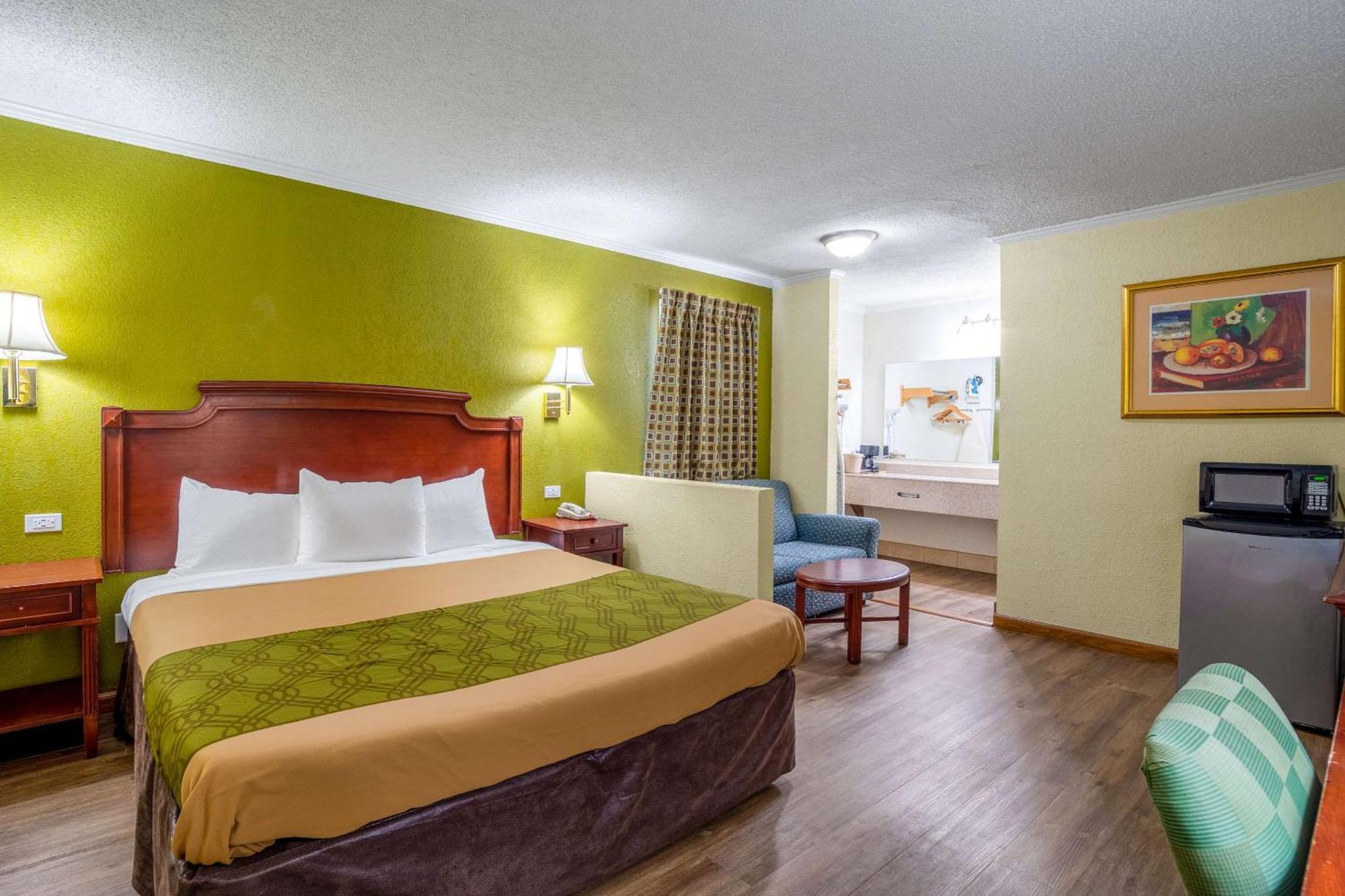 Rodeway Inn & Suites Fort Jackson Columbia Eksteriør billede