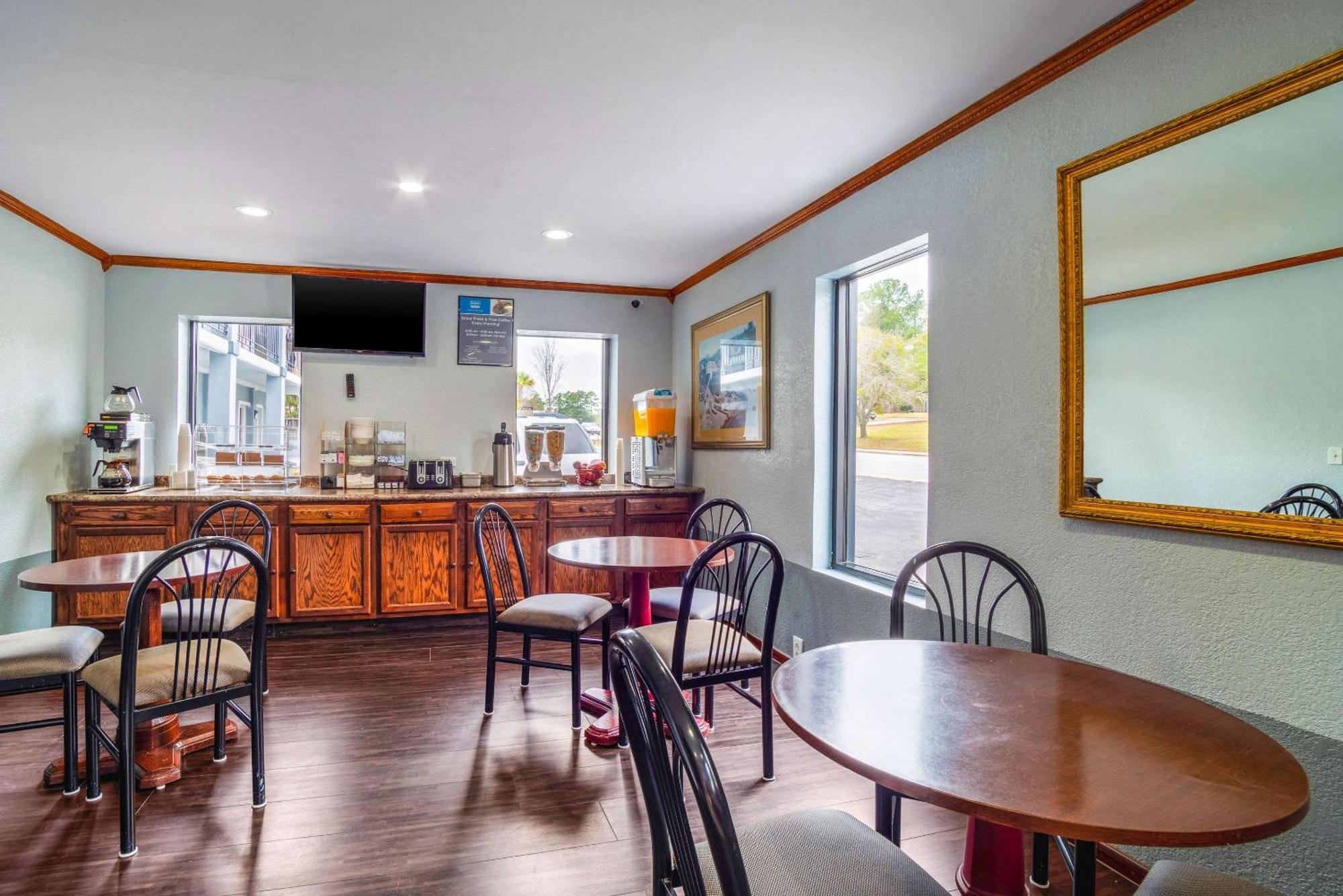 Rodeway Inn & Suites Fort Jackson Columbia Eksteriør billede
