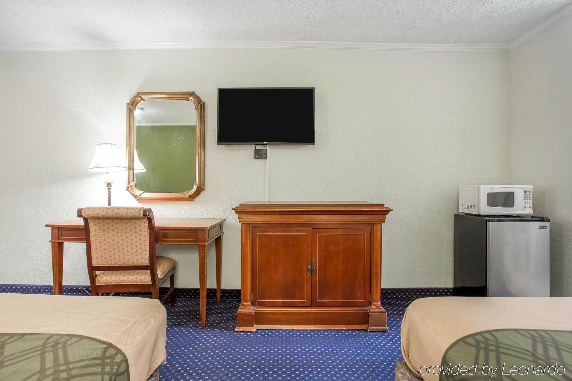 Rodeway Inn & Suites Fort Jackson Columbia Eksteriør billede