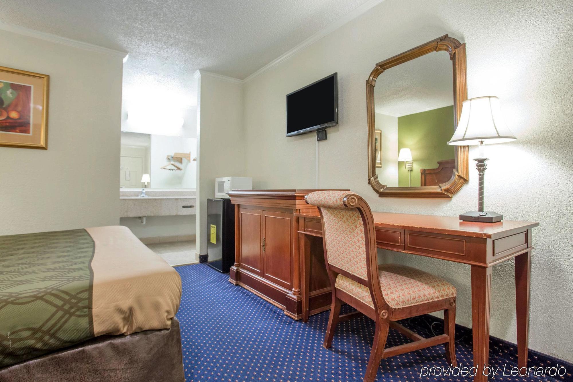 Rodeway Inn & Suites Fort Jackson Columbia Eksteriør billede
