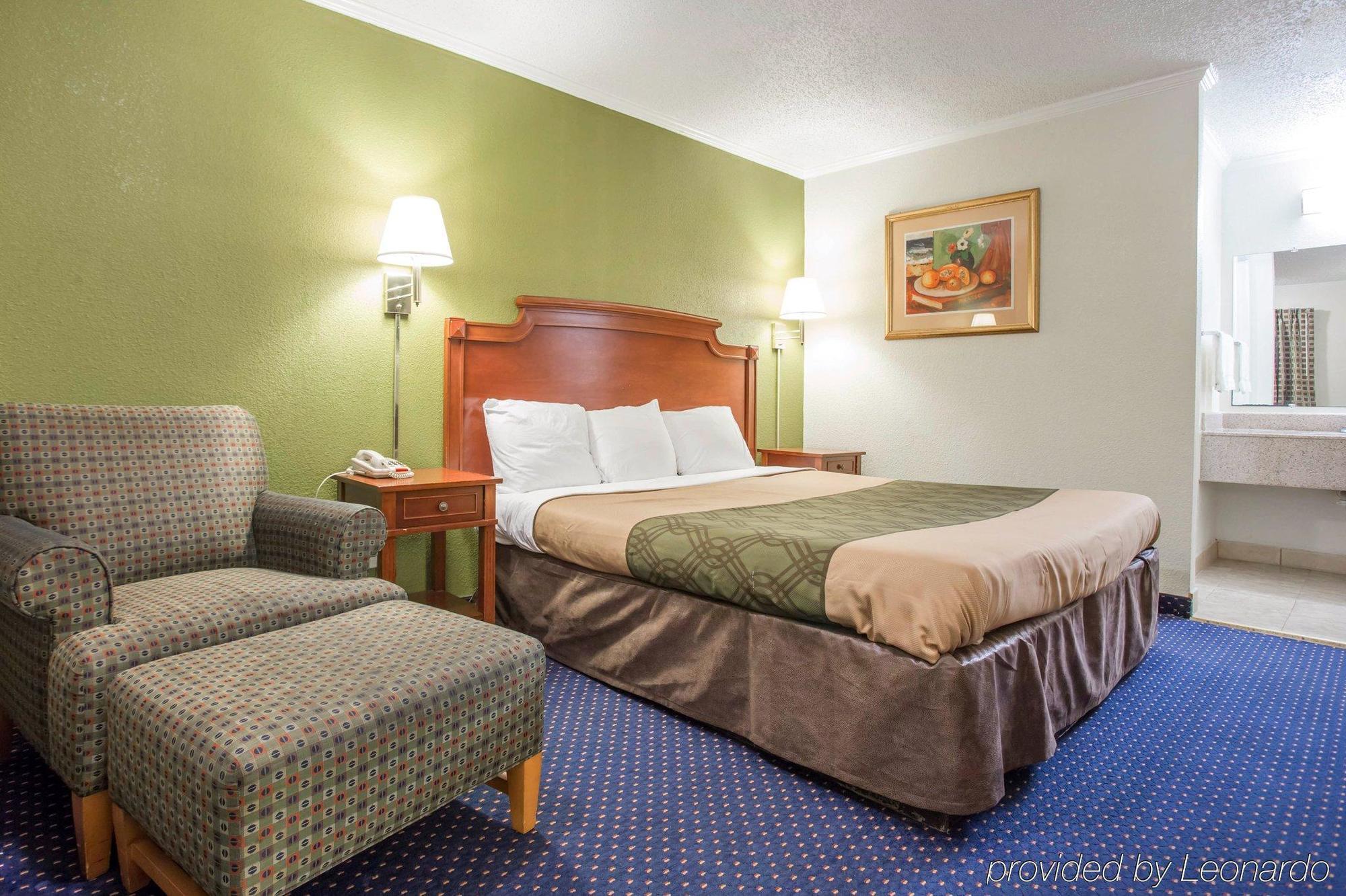 Rodeway Inn & Suites Fort Jackson Columbia Eksteriør billede