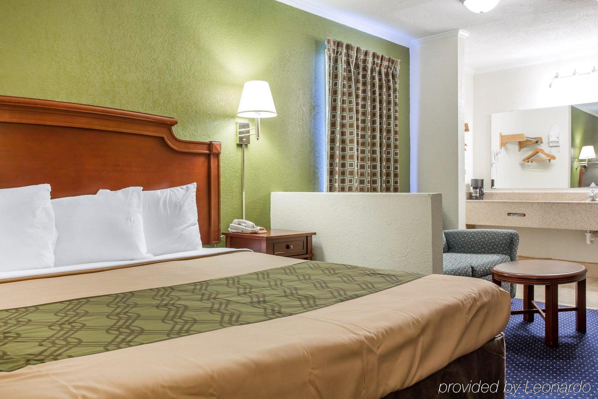 Rodeway Inn & Suites Fort Jackson Columbia Eksteriør billede