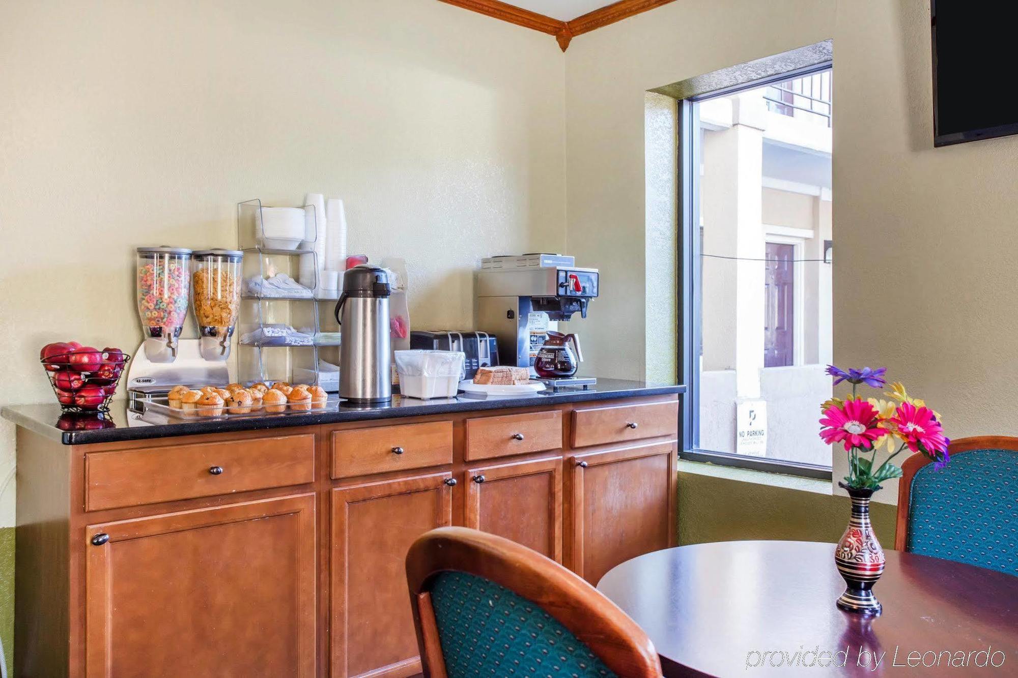 Rodeway Inn & Suites Fort Jackson Columbia Eksteriør billede
