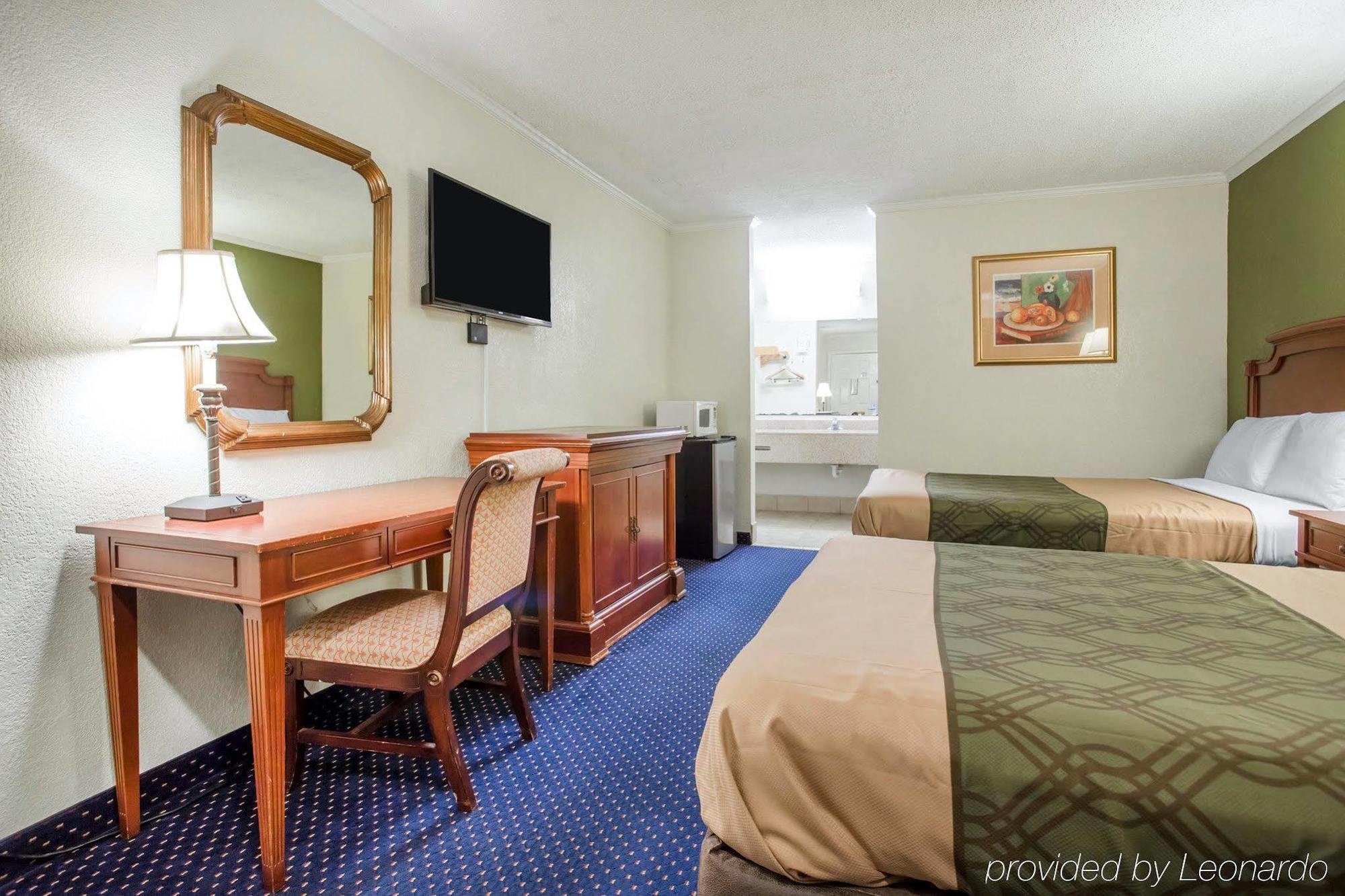 Rodeway Inn & Suites Fort Jackson Columbia Eksteriør billede